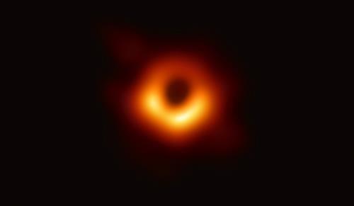 M87 은하 중심부에서 실제 관측된 블랙홀