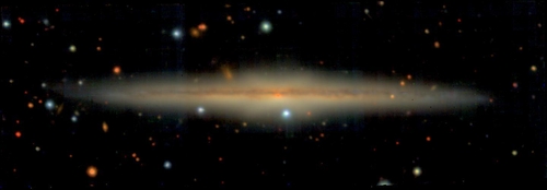 VLT로 관측한 3억2천만 광년 밖 UGC 10738 측면 