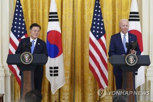 21일(현지시간) 한미 정상회담 뒤 문재인 대통령과 조 바이든 미국 대통령