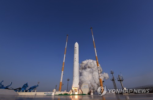 전남 고흥 나로우주센터에서 발사되는 '누리호' 엔진 시험발사체
