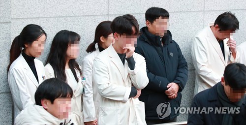 슬픔에 잠긴 정신건강의학과 의사들