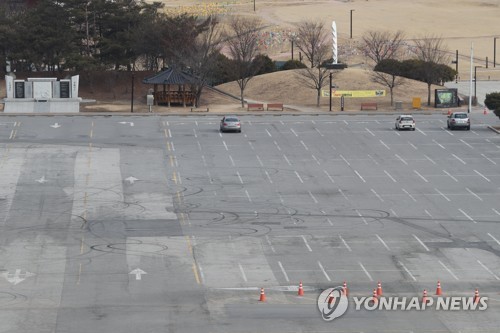텅 빈 임진각 주차장