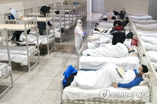 지난 2월 우한 임시병원에 수용된 신종코로나 환자들