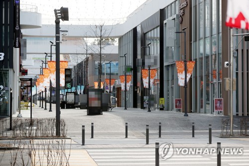 신종코로나 여파…텅 빈 송도 쇼핑몰 거리