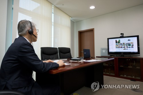 '제2차 ICT 비상대책회의' 참여하는 최기영 장관
