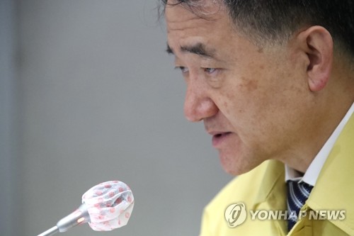 발언하는 박능후 장관