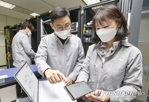 KT, 스마트폰에서 양자암호통신 구현하는 '양자 하이브리드 기술' 개발
